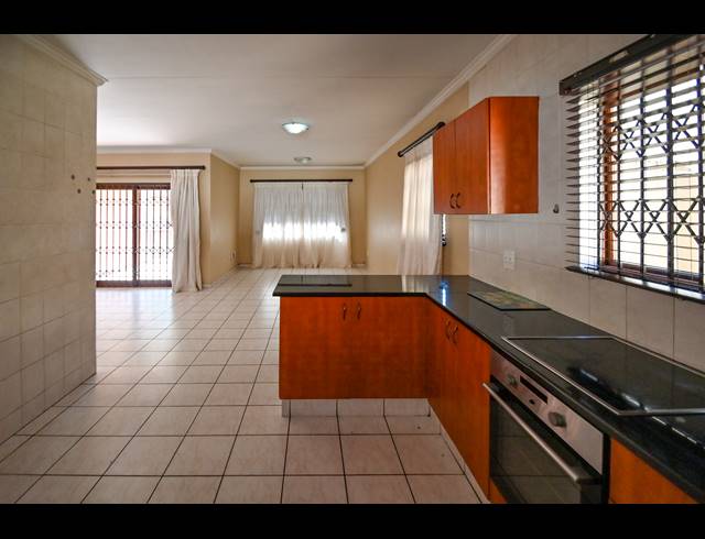 3 BEDROOM DUPLEX FOR SALE IN SARNIA